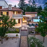 Mary'S Villa With Heated Pool, Game Room & Playground Vila