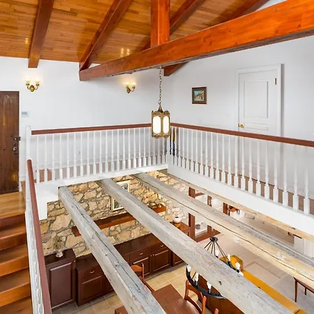 Mary's With Heated Pool, Game & Ev Plug Villa *