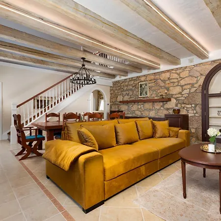 Mary's With Heated Pool & Game Villa