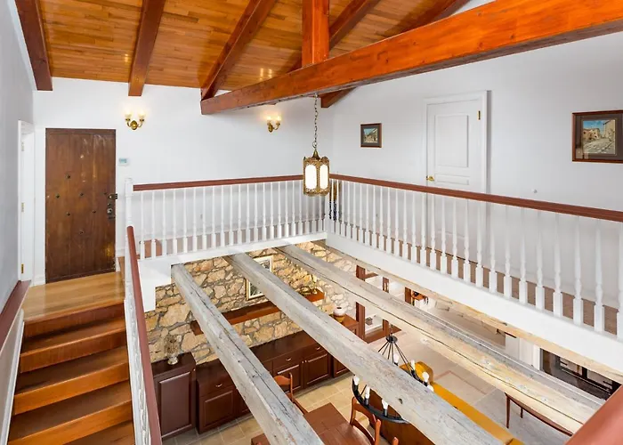 Mary's With Heated Pool, Game & Ev Plug Villa *