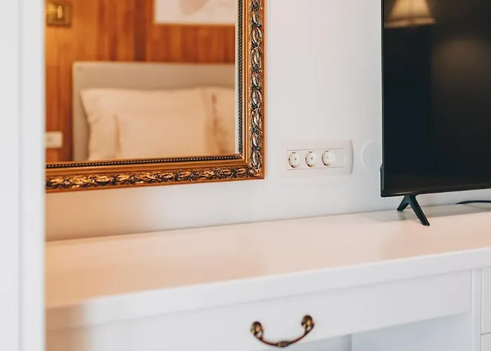 Villa Mary's With Heated Pool, Game & Ev Plug