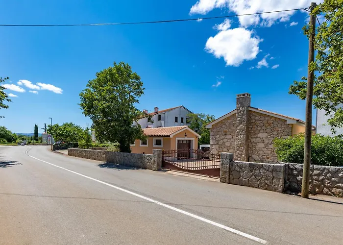 Mary's With Heated Pool, Game & Ev Plug *