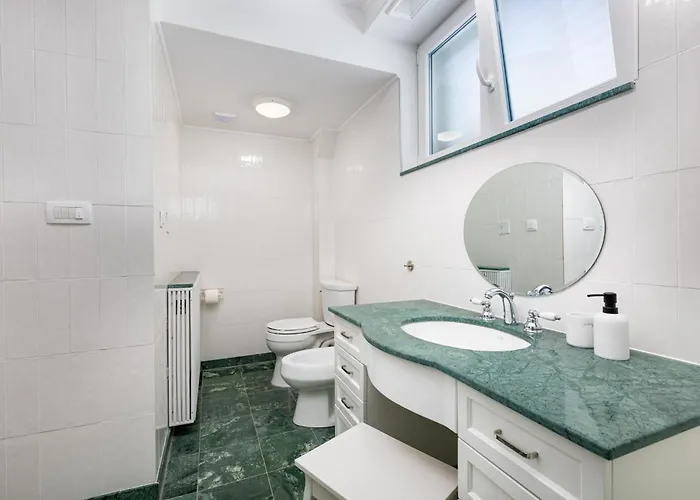Villa Mary's With Heated Pool, Game & Ev Plug Malinska