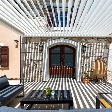 Mary's With Heated Pool, Game & Ev Plug * Malinska