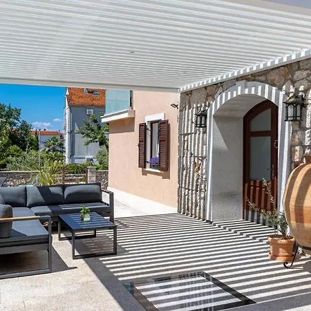 Mary's With Heated Pool, Billiards, Darts, Playground & Ev Plug