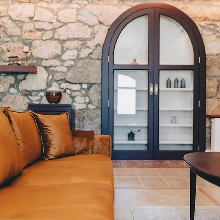 Villa Mary's With Heated Pool & Game