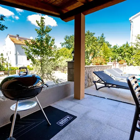 Mary's With Heated Pool & Game Malinska