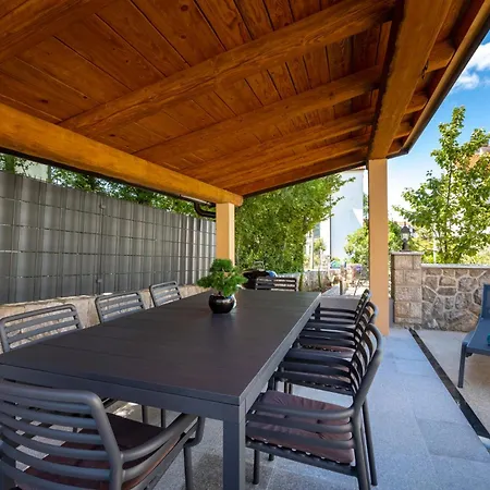 Mary's With Heated Pool, Game & Ev Plug Villa