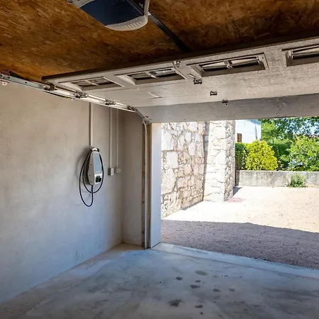 Mary's With Heated Pool, Billiards, Darts, Playground & Ev Plug Villa Malinska
