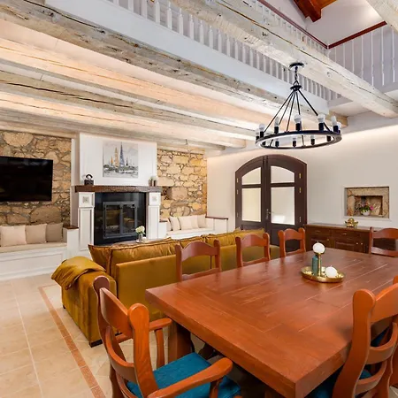 Mary's With Heated Pool & Game Villa Malinska