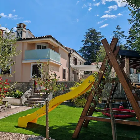 Mary's With Heated Pool, Billiards, Darts, Playground & Ev Plug