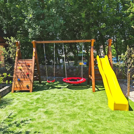 فيلة Mary's With Heated Pool, Billiards, Darts, Playground & Ev Plug مالينسكا