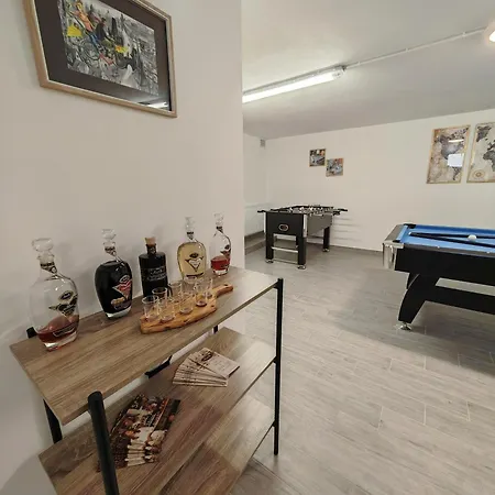 Vilă Mary's With Heated Pool, Billiards, Darts, Playground & Ev Plug