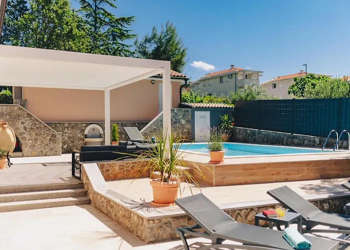 Mary's With Heated Pool, Game & Ev Plug