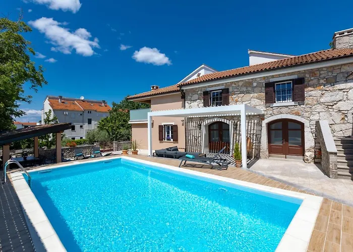 Mary's With Heated Pool, Game & Ev Plug