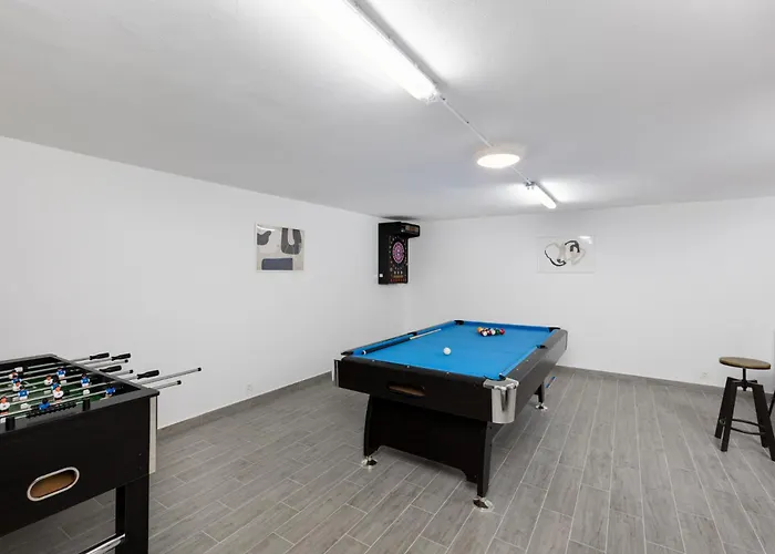 Mary's With Heated Pool, Game & Ev Plug ヴィラ