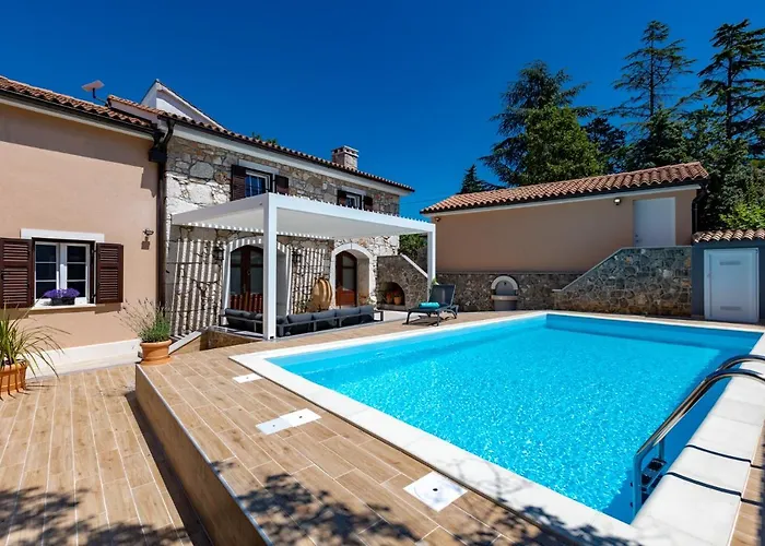 Mary's With Heated Pool, Game & Ev Plug