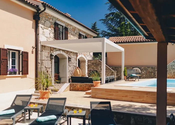 Mary's With Heated Pool, Game & Ev Plug