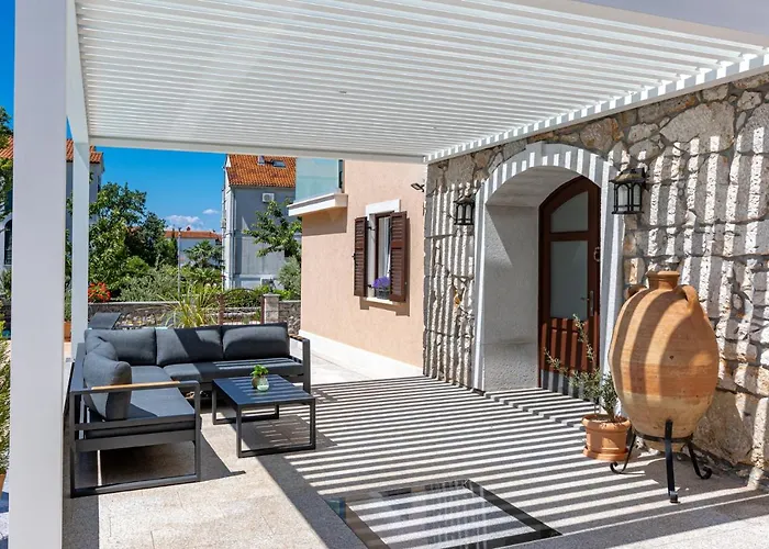 Mary's With Heated Pool, Game & Ev Plug