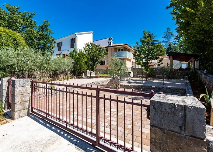Mary's With Heated Pool, Game & Ev Plug Вилла *