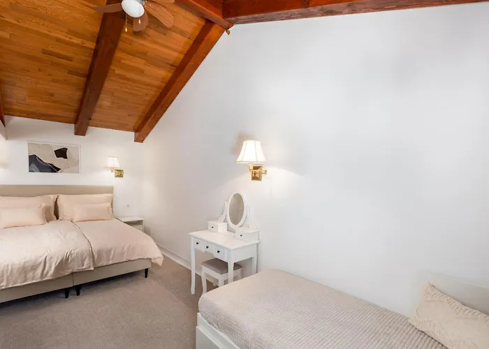 Mary's With Heated Pool, Game & Ev Plug